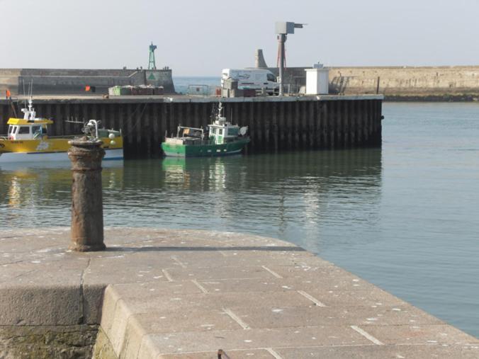 Gites De Mer Port-en-Bessin-Huppain Room photo